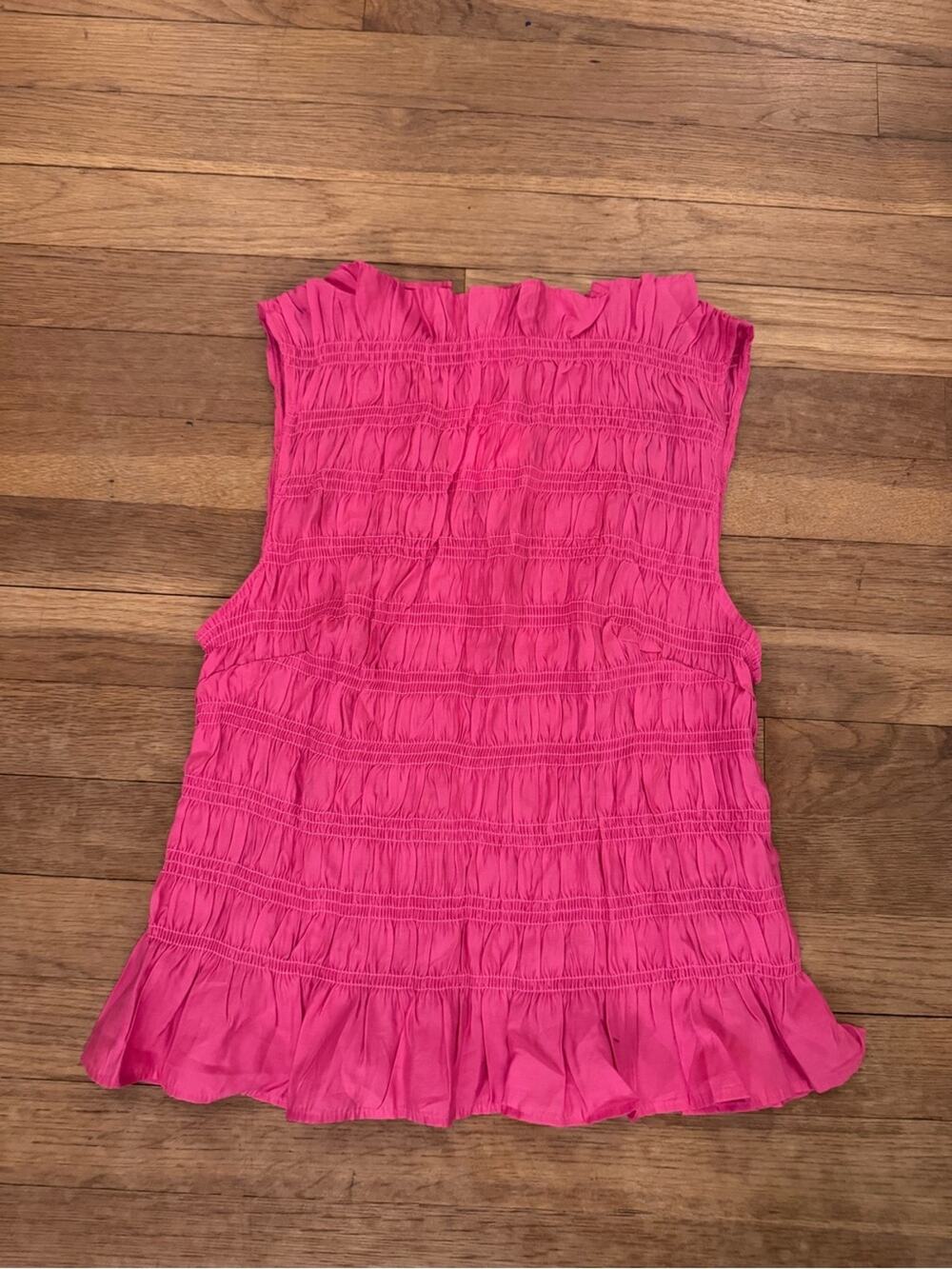 H&M Women's Pink Smocked Ruffle Top - Size Small
b53
